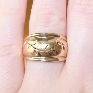 *FLASH SALE*10 Kt Gold Vintage Dome Ring